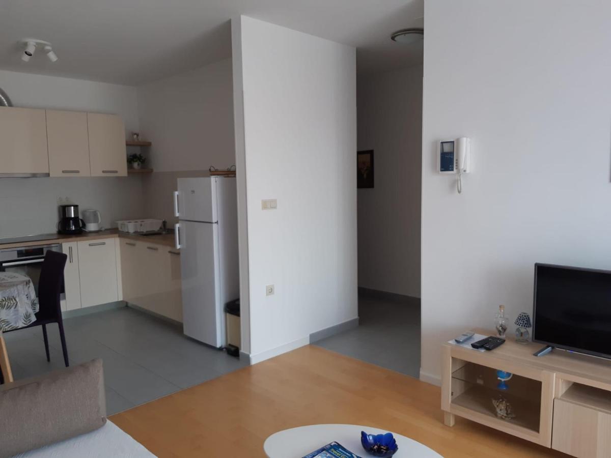 Mariloo Apartment Split Exterior photo